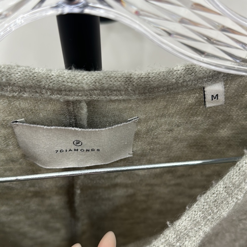 sweater - Picture 2 of 2